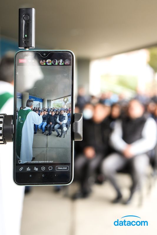 #datacombolivia en conmemoración a su 17° Aniversario, celebró una misa en el call center de alto obrajes.